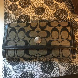 Coach Hamptons Leather Wallet - 358 $35 or $30 w/offer